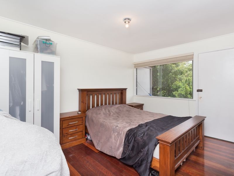 43 Holland Rd, Holland Park QLD 4121