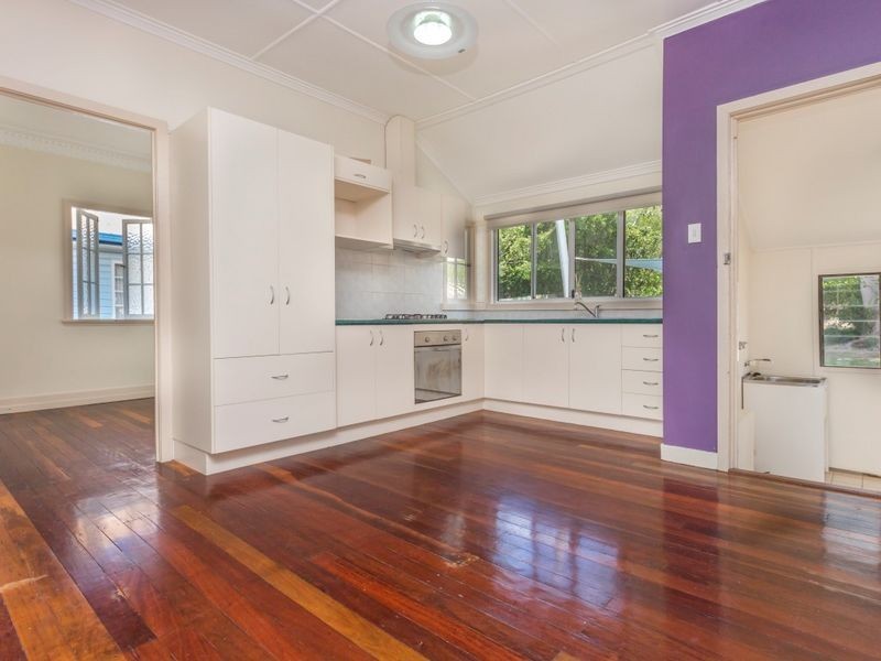90 Holland Rd, Holland Park QLD 4121