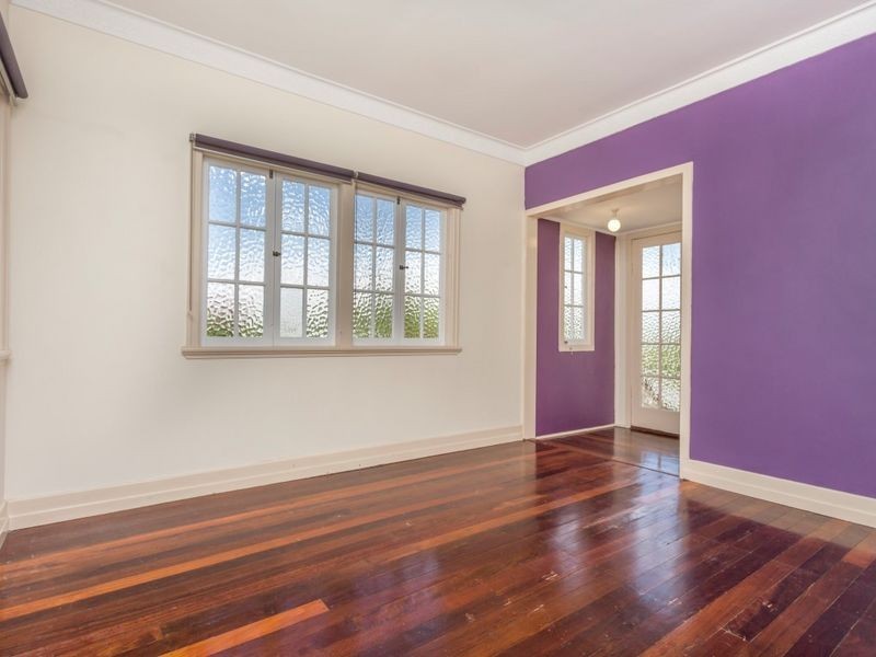 90 Holland Rd, Holland Park QLD 4121