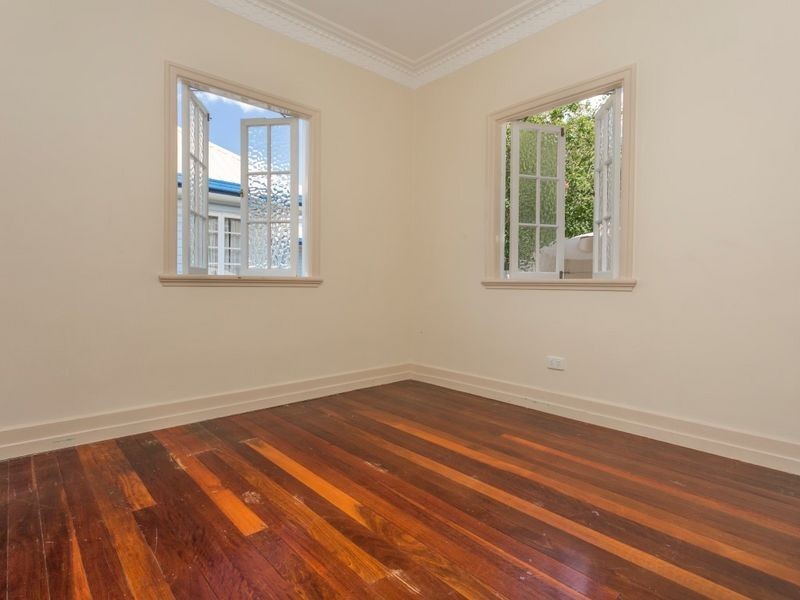 90 Holland Rd, Holland Park QLD 4121