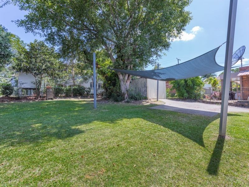 90 Holland Rd, Holland Park QLD 4121