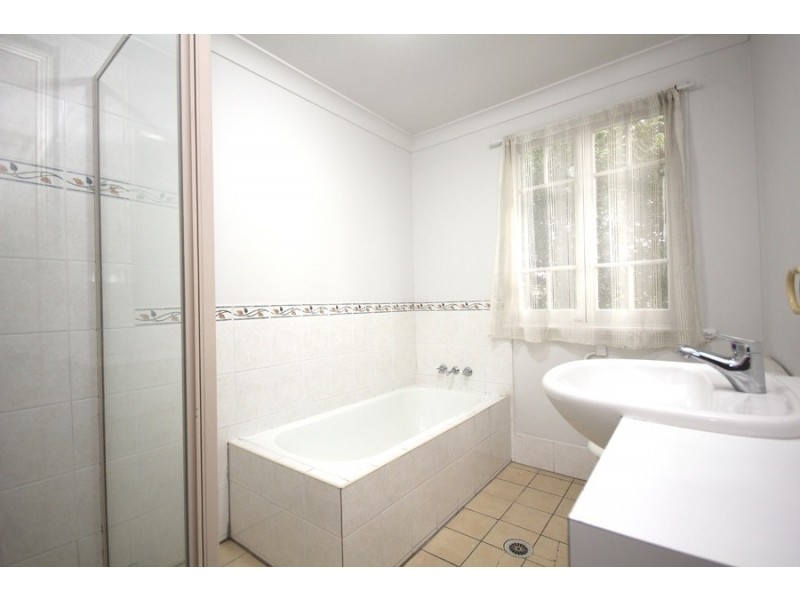 2/762 Logan Road, Holland Park QLD 4121