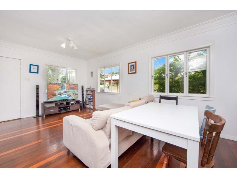 64 Marshall Road, Holland Park West QLD 4121