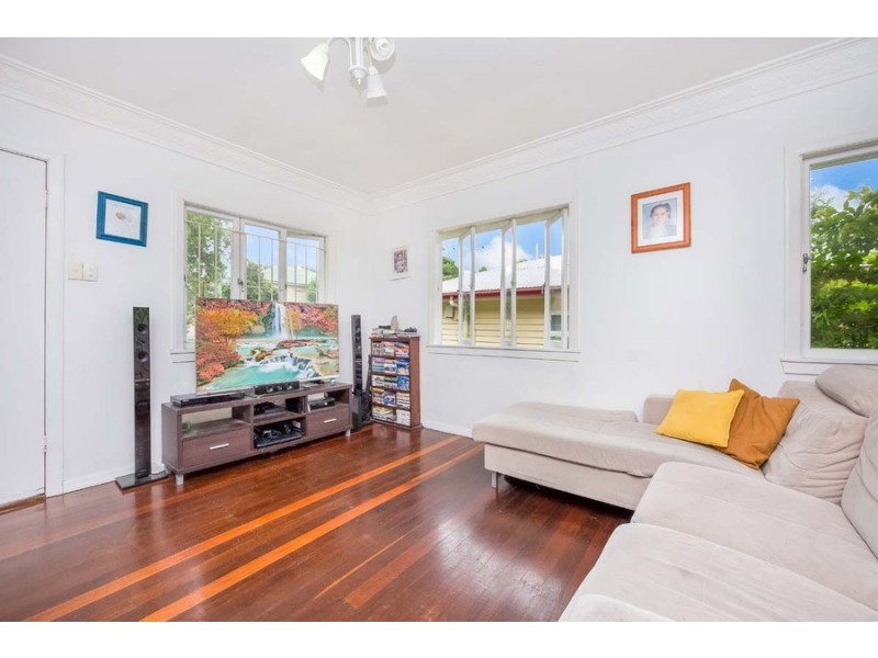 64 Marshall Road, Holland Park West QLD 4121