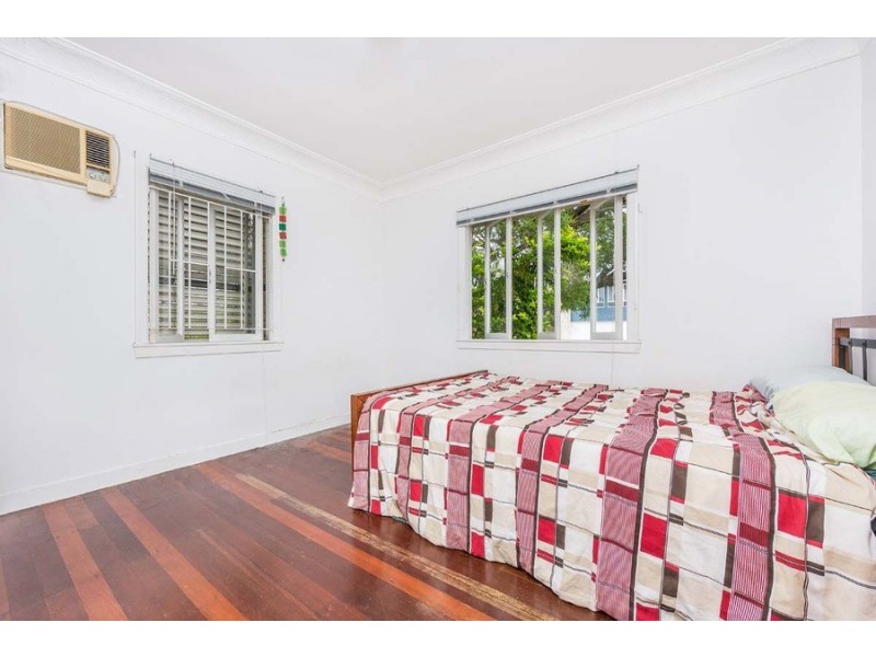 64 Marshall Road, Holland Park West QLD 4121