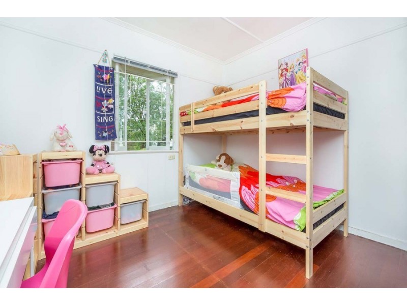 64 Marshall Road, Holland Park West QLD 4121
