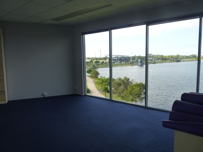 2/30 Main Drive, Warana QLD 4575