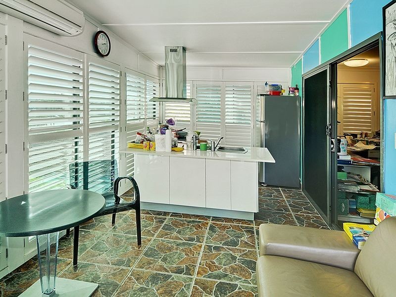 227 Nicklin Way, Warana QLD 4575