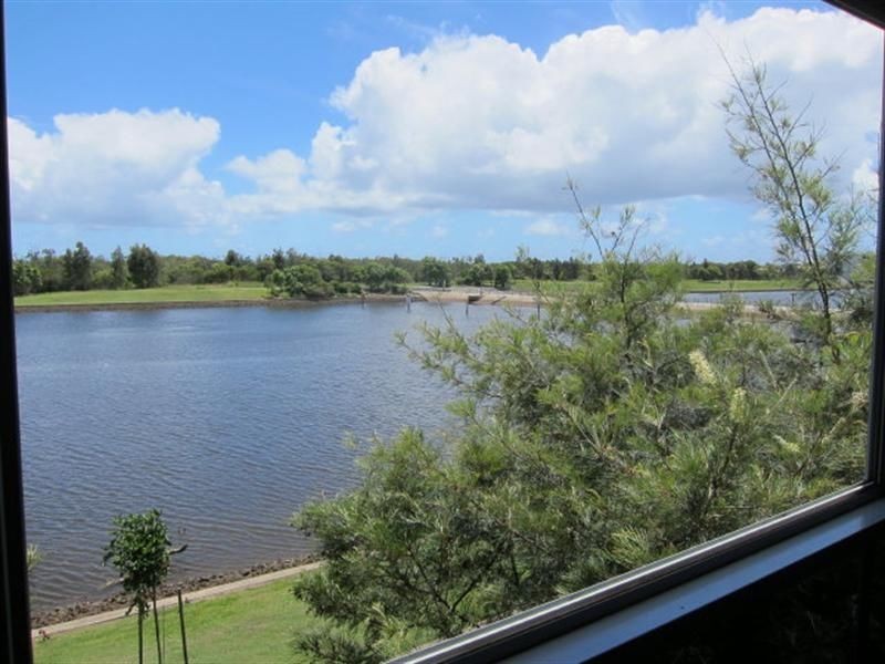 23 Premier Circuit, Warana QLD 4575