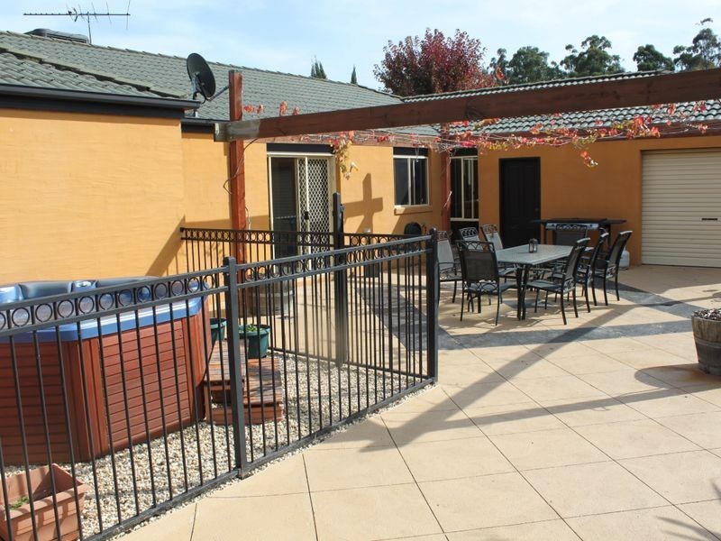 34 Farnham Road, Healesville VIC 3777