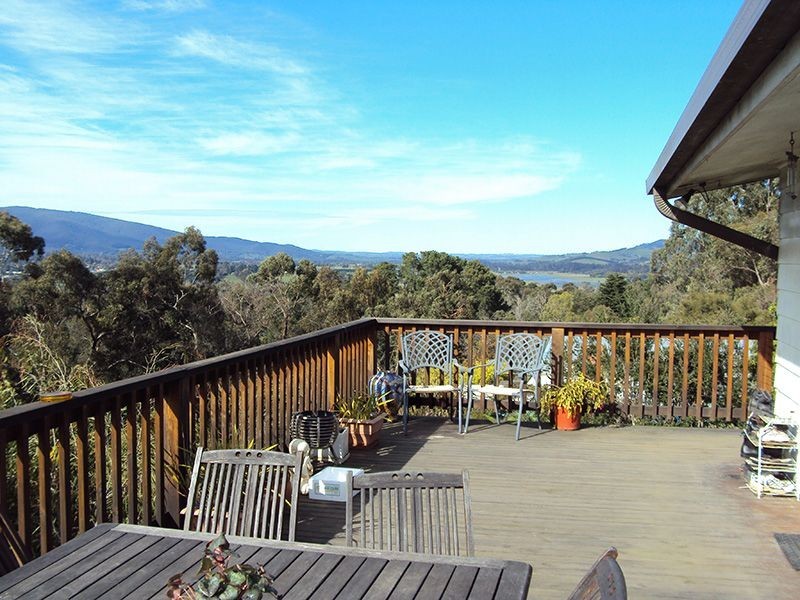18 Hillcrest Grove, Healesville VIC 3777