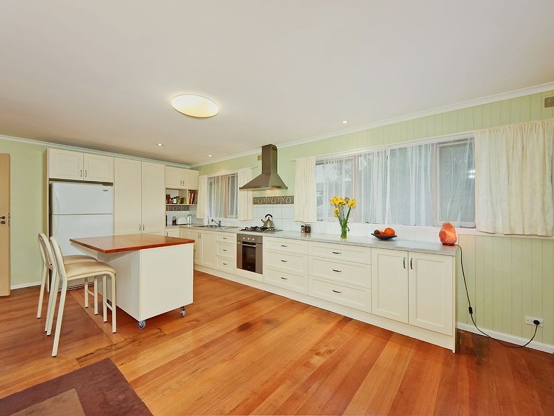 18 Hillcrest Grove, Healesville VIC 3777