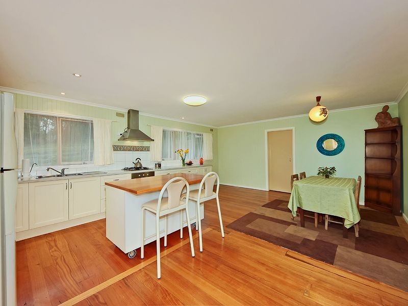 18 Hillcrest Grove, Healesville VIC 3777