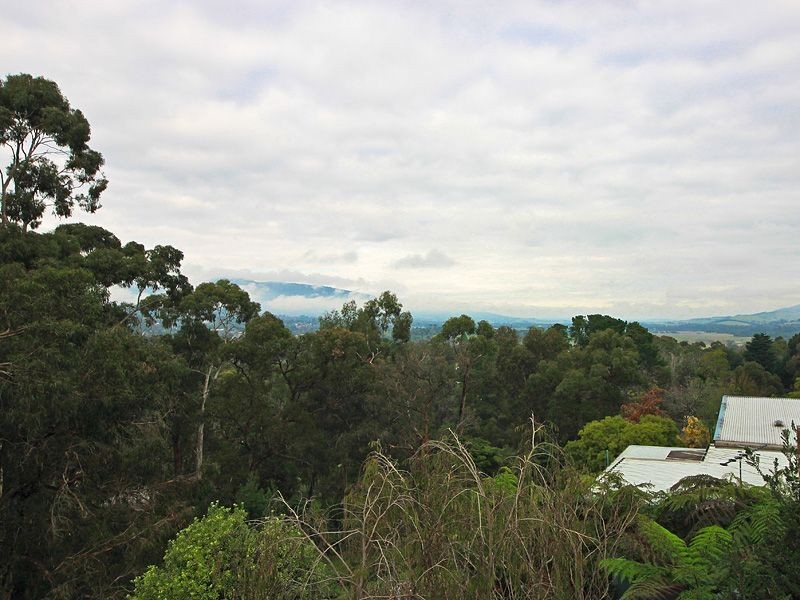 18 Hillcrest Grove, Healesville VIC 3777