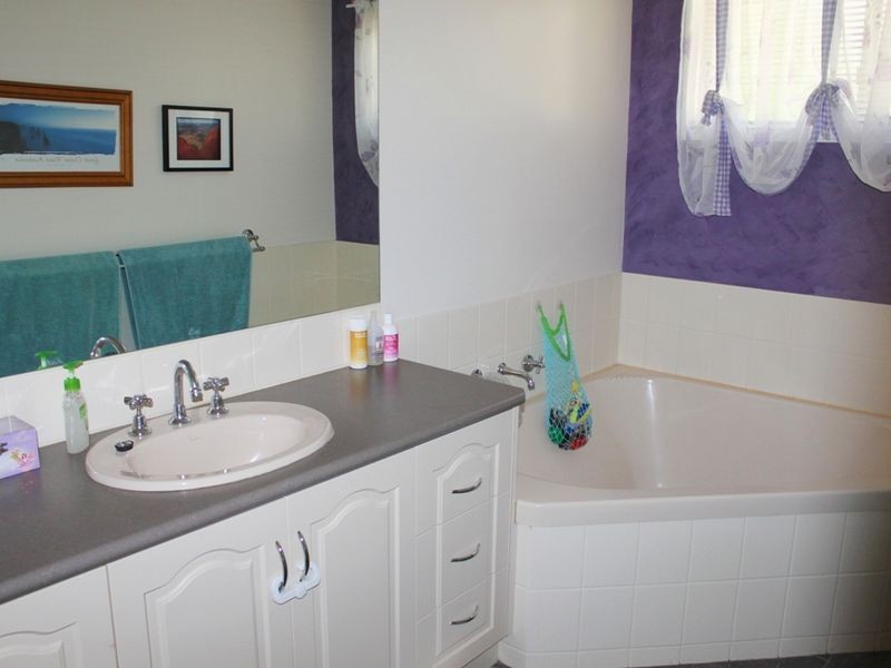 22 Roma Avenue, Healesville VIC 3777