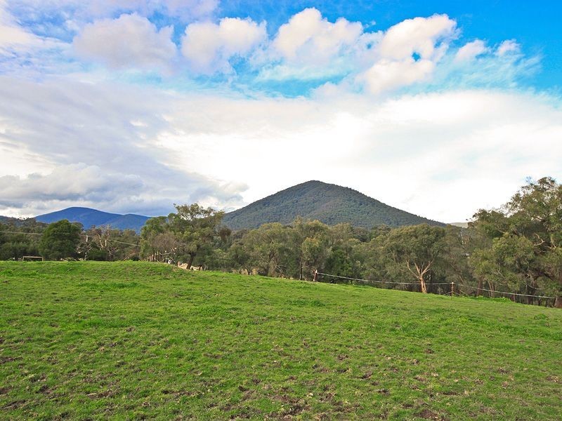 1 Olive Grove, Healesville VIC 3777