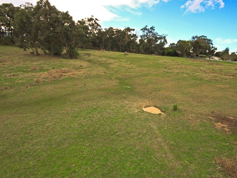 1 Olive Grove, Healesville VIC 3777