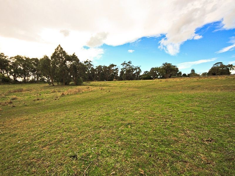 1 Olive Grove, Healesville VIC 3777