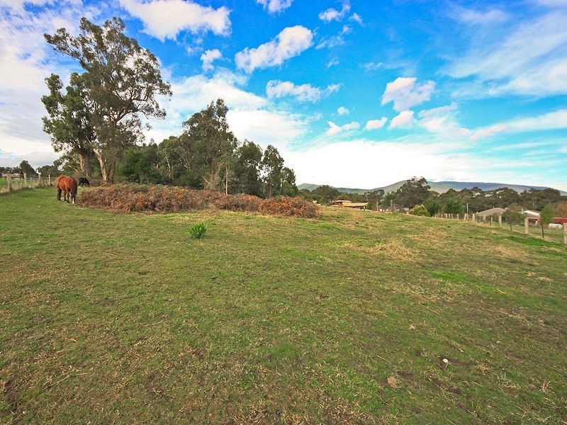 1 Olive Grove, Healesville VIC 3777