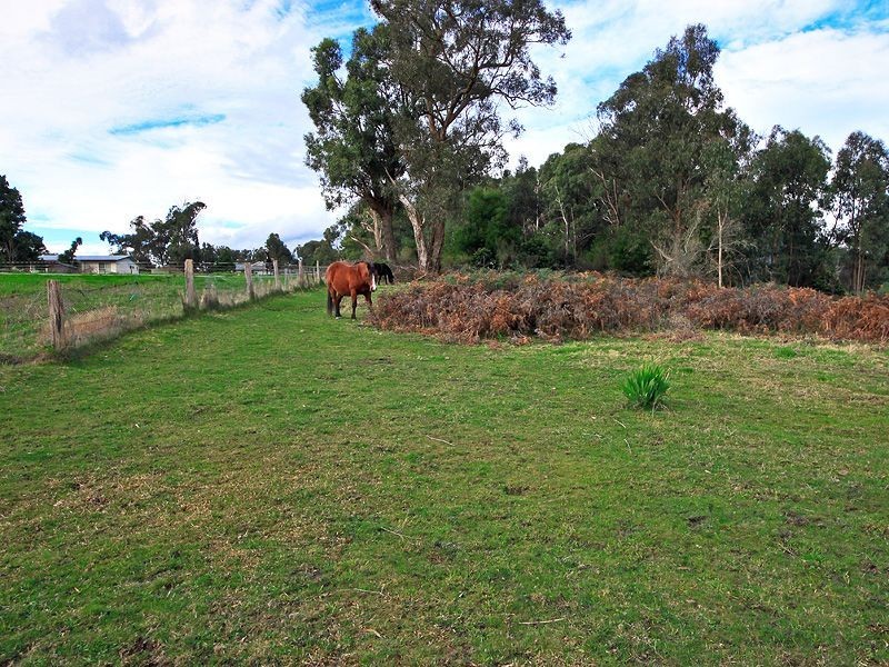 1 Olive Grove, Healesville VIC 3777
