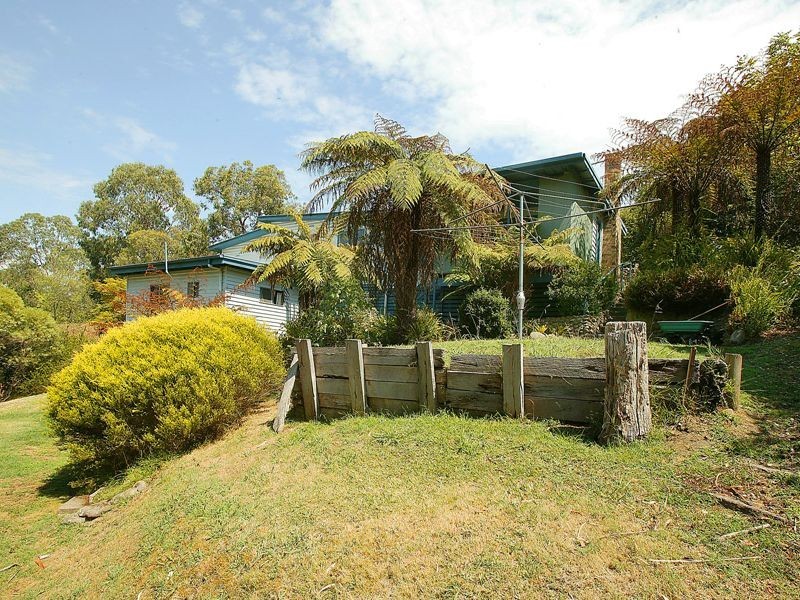 16 Hillcrest Grove, Healesville VIC 3777
