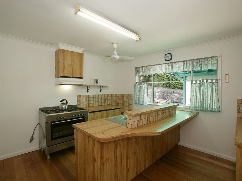 16 Hillcrest Grove, Healesville VIC 3777