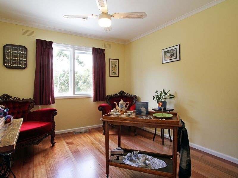 16 Hillcrest Grove, Healesville VIC 3777