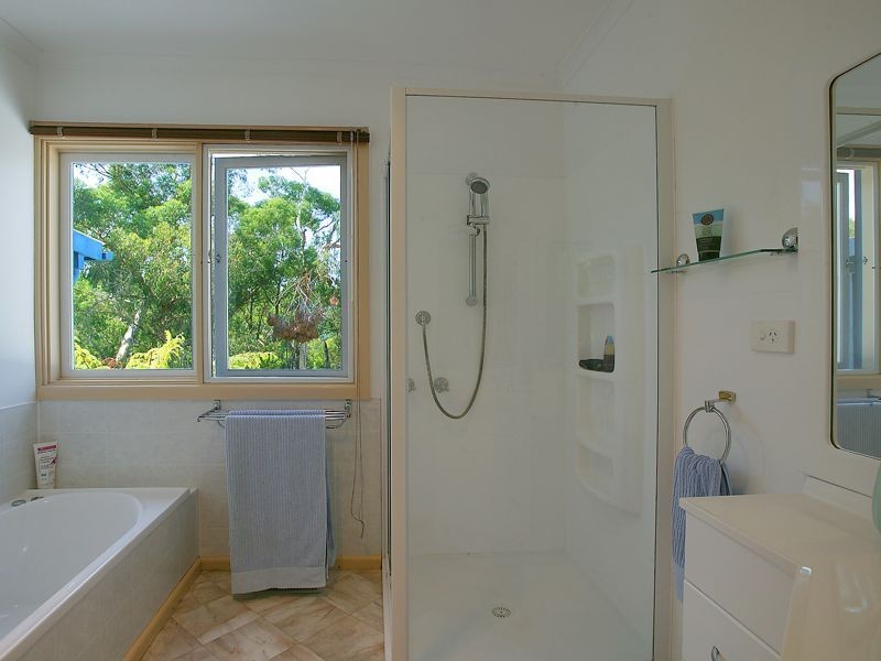 16 Hillcrest Grove, Healesville VIC 3777