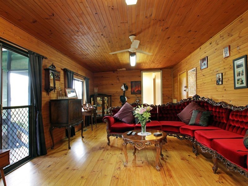 16 Hillcrest Grove, Healesville VIC 3777
