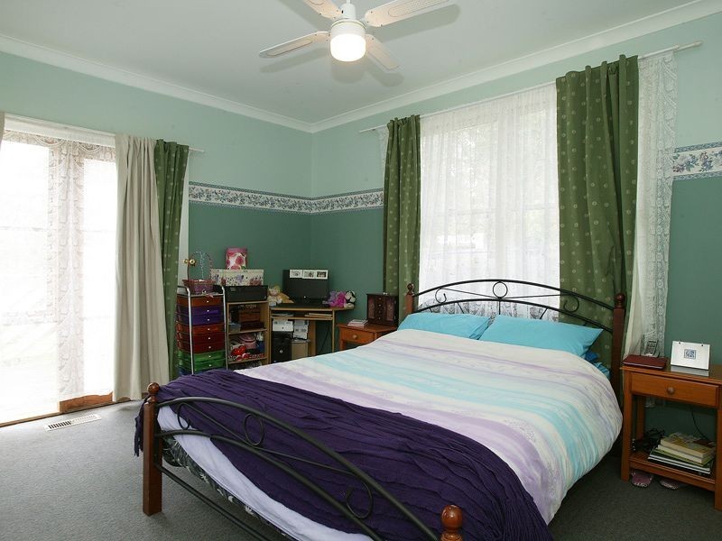 18 Curzon Avenue, Healesville VIC 3777