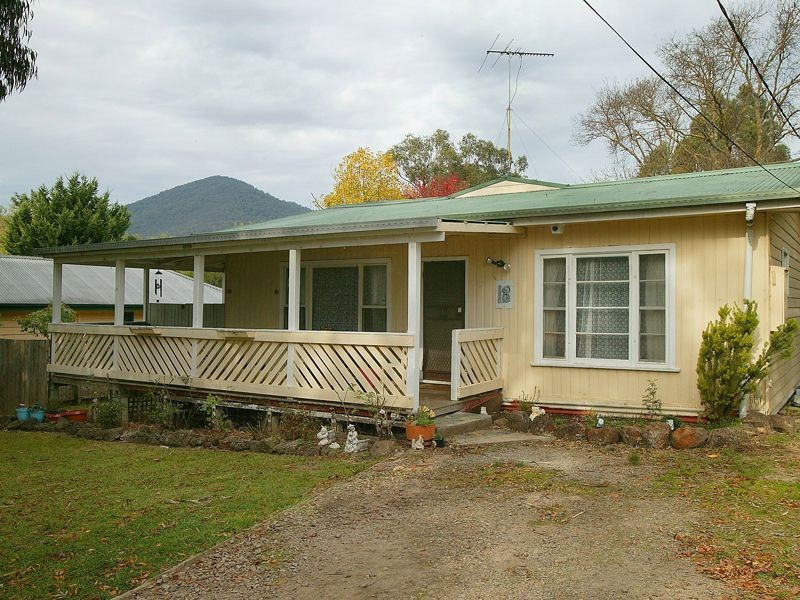 18 Curzon Avenue, Healesville VIC 3777