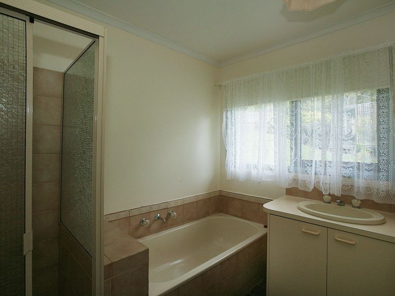 16 Benton Road, Healesville VIC 3777