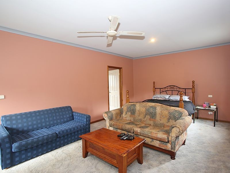 25 Farnham Road, Healesville VIC 3777