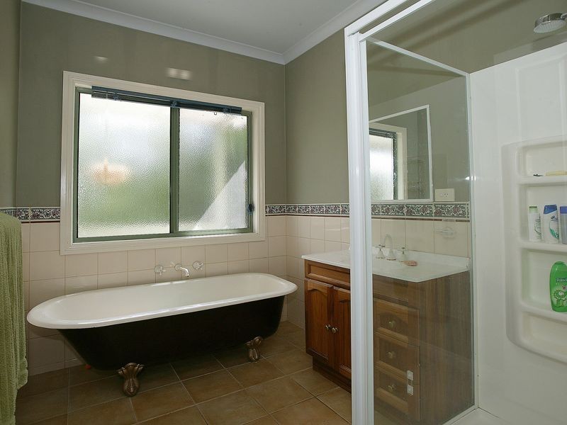 25 Farnham Road, Healesville VIC 3777