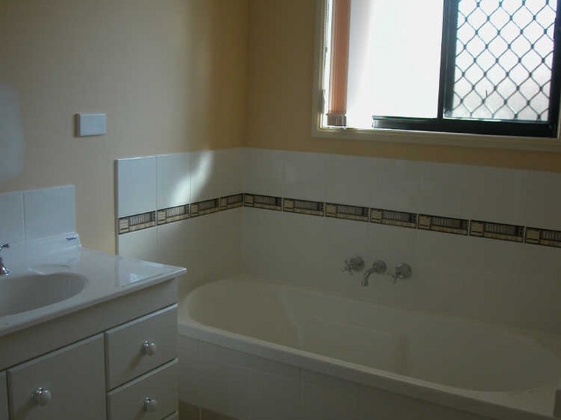 42 Federation Drive, Hillcrest QLD 4118