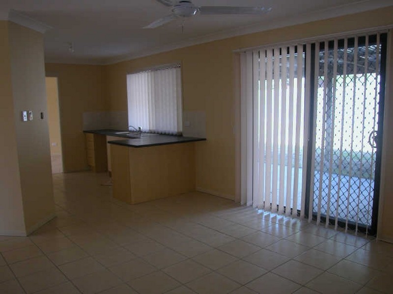 42 Federation Drive, Hillcrest QLD 4118