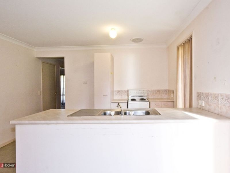 143 Middle Road, Hillcrest QLD 4118