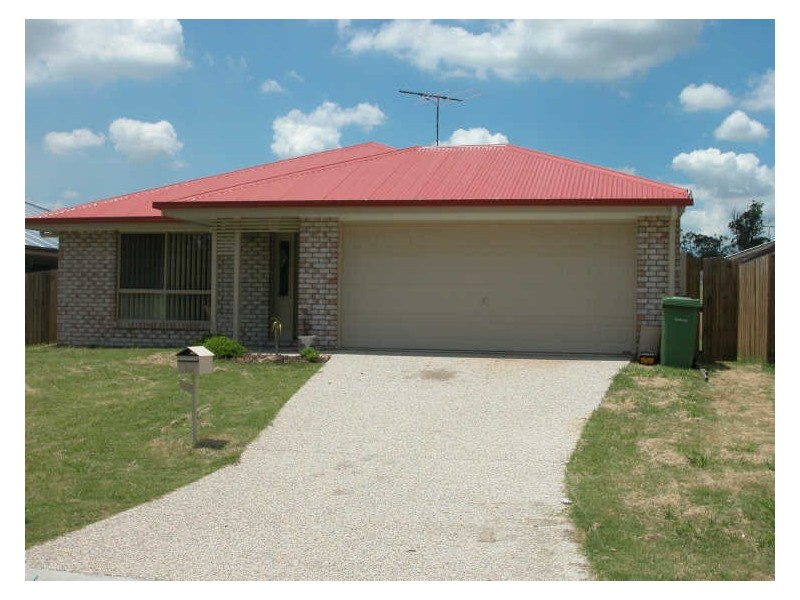 18 Pidgeon Boulevard, Crestmead QLD 4132