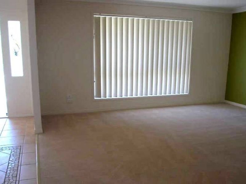 18 Pidgeon Boulevard, Crestmead QLD 4132