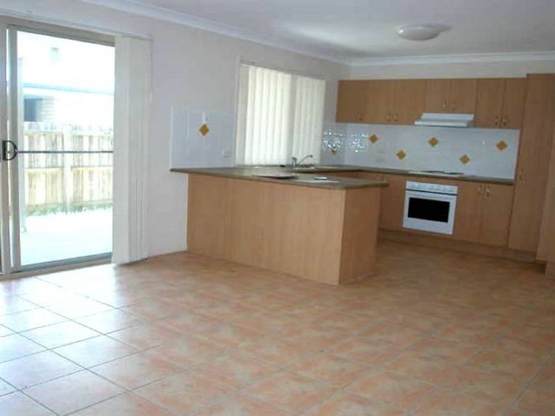 18 Pidgeon Boulevard, Crestmead QLD 4132