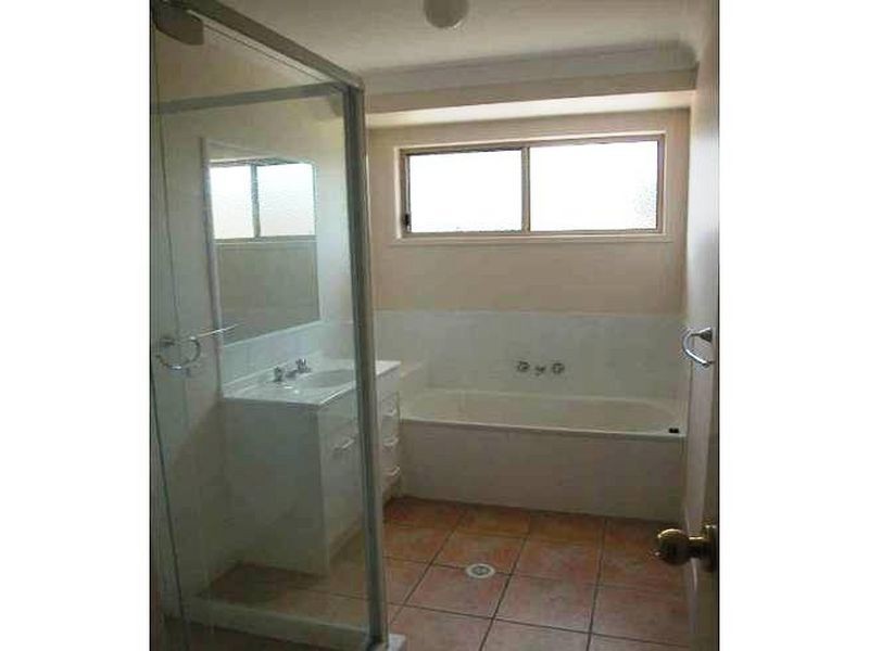 18 Pidgeon Boulevard, Crestmead QLD 4132