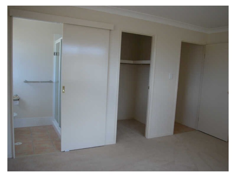 18 Pidgeon Boulevard, Crestmead QLD 4132