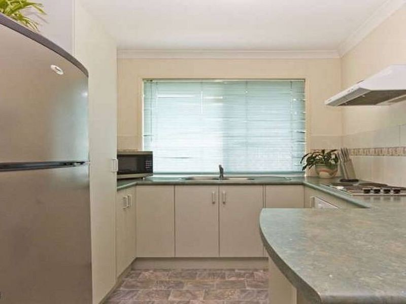8 Park Close, Hillcrest QLD 4118