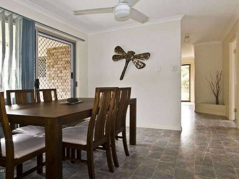8 Park Close, Hillcrest QLD 4118