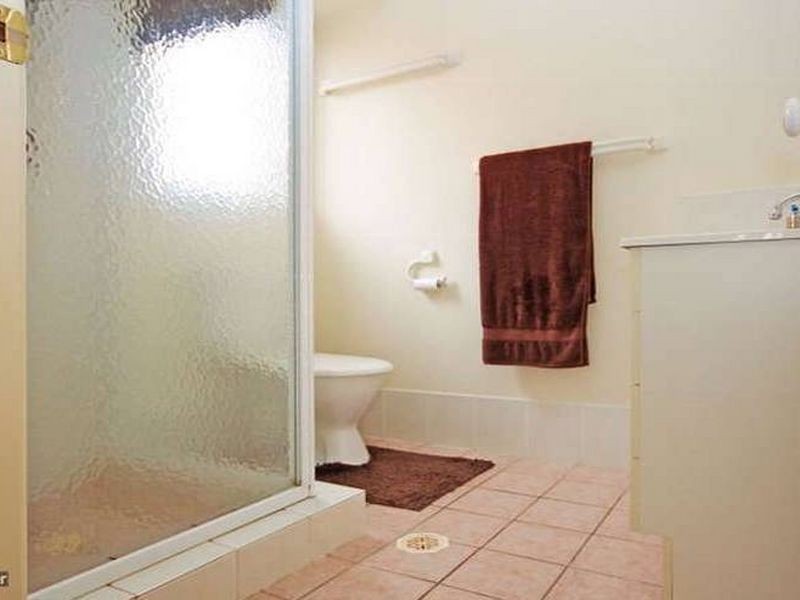 8 Park Close, Hillcrest QLD 4118