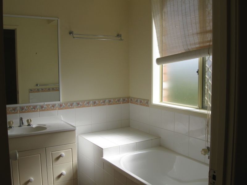 1 Nepeta Street, Regents Park QLD 4118