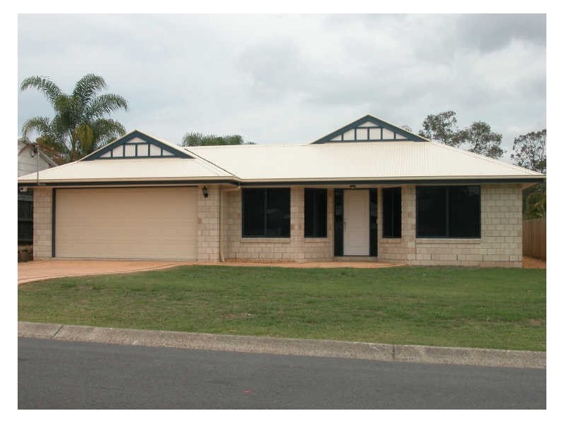 8 Langham Street, Hillcrest QLD 4118