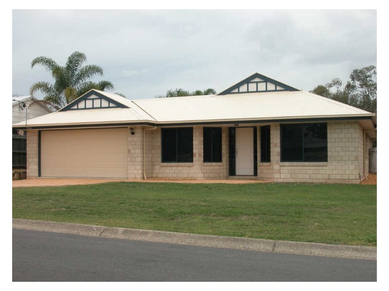 8 Langham Street, Hillcrest QLD 4118