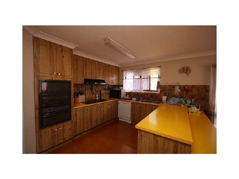 200 Emerald Drive, Regents Park QLD 4118