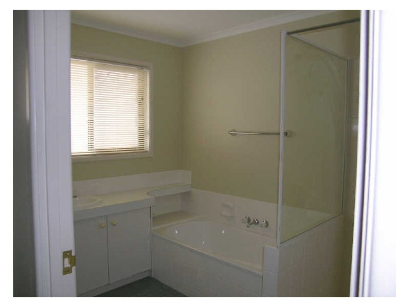 26 Green Road, Regents Park QLD 4118